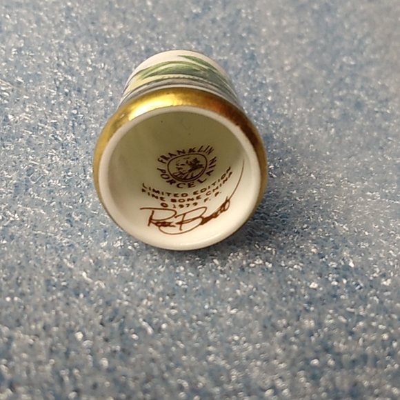 Franklin Porcelain 1979 Thimble Birds Flowers Green Woodpecker Picus Viridis - Picture 4 of 4